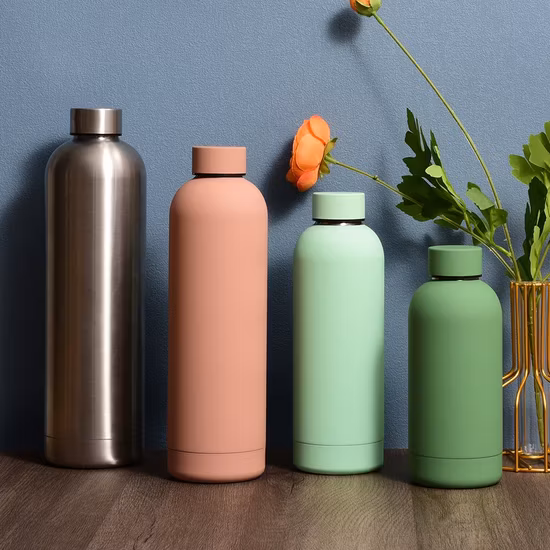 Livre de BPA para beber por atacado OEM colorido de metal personalizado portátil vácuo térmico ginásio termos esportes quentes garrafa de água garrafa de aço inoxidável isolada