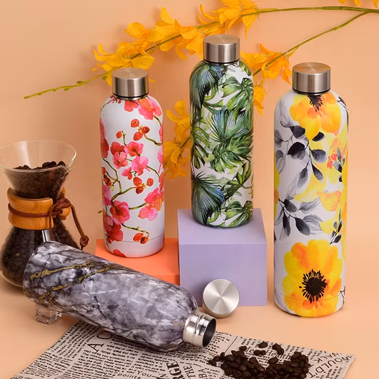 Garrafa de água de aço inoxidável reciclada personalizada a vácuo agradável para ciclismo exclusiva 2022 fitness esportes isolada para meninas